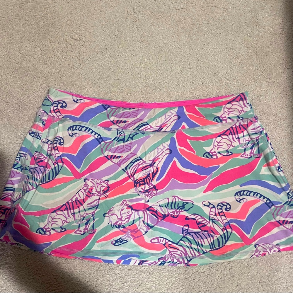 Lilly Pulitzer Luxletic skirt. Size large.